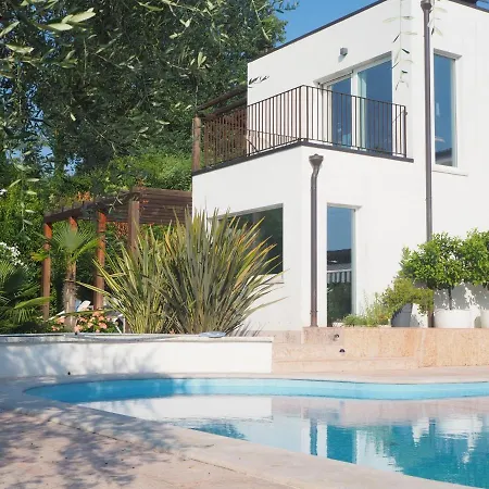 Fair Garden Apartment *
